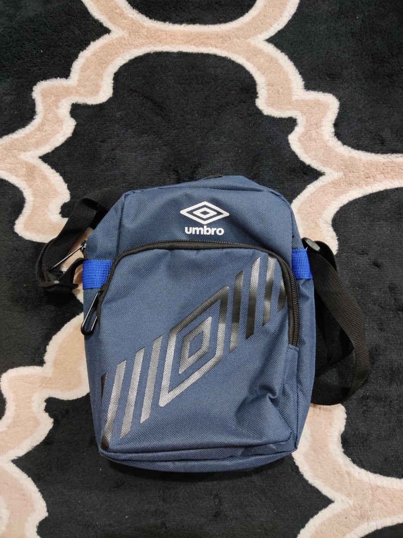 Umbro top sling bag