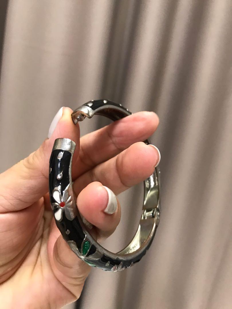 vintage JIU LONG XING BLACK FLORAL ENAMEL BRACELET