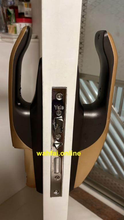 YMG40 電子鎖 行貨Yale 居屋 公屋 DIY首選 指紋密碼鎖 香港行貨 限時優惠 白田邨 皇后山邨 Limited Promotion （分類：門鎖、門、閘）位於 Hong Kong。 由 wah3f 提交（商品編號 1154548048，圖片 3）。簡介： YMG40 Yale 指紋密碼鎖（ 可加裝 藍芽Bluetooth配件） 客人可致電YALE電子鎖的熱線預約原廠安裝服務（基本安裝）並享1年免費上門維修保用服務。 Push-pull handle smart lock let you unlock the door by fingerprint, key card, PIN code and mechanical keys. Open the door Fingerprint Pin Code Mechanical Keys Bluetooth Features Push-pull handle Innovative and convenient push-pull han