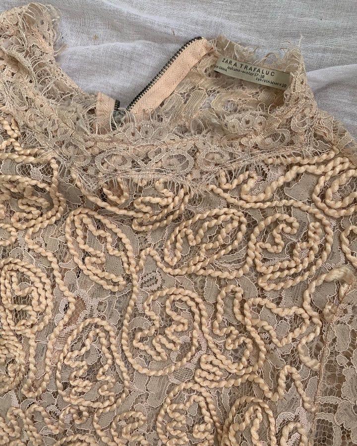 Zara lace top (Category: Blouses) located in Manila. Submitted by marieljayeah (Listing ID 1154427128, Image 2). Description: nice condition, has unnoticeable lace run. small-semi medium.