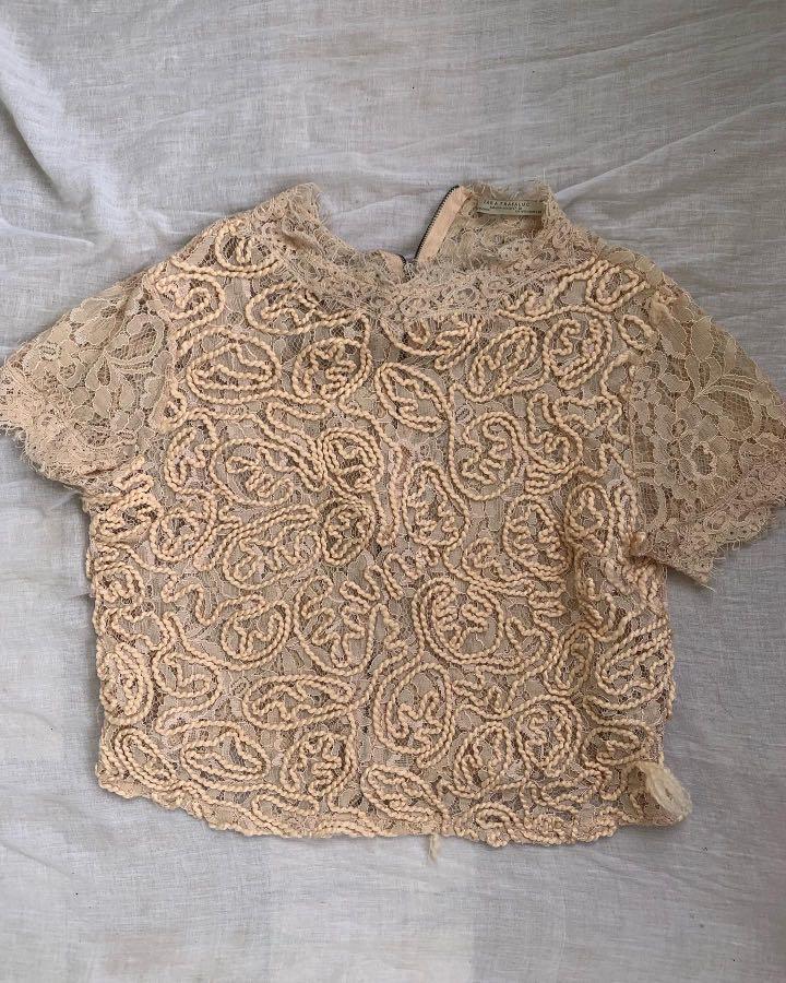 Zara lace top (Category: Blouses) located in Manila. Submitted by marieljayeah (Listing ID 1154427128, Image 1). Description: nice condition, has unnoticeable lace run. small-semi medium.
