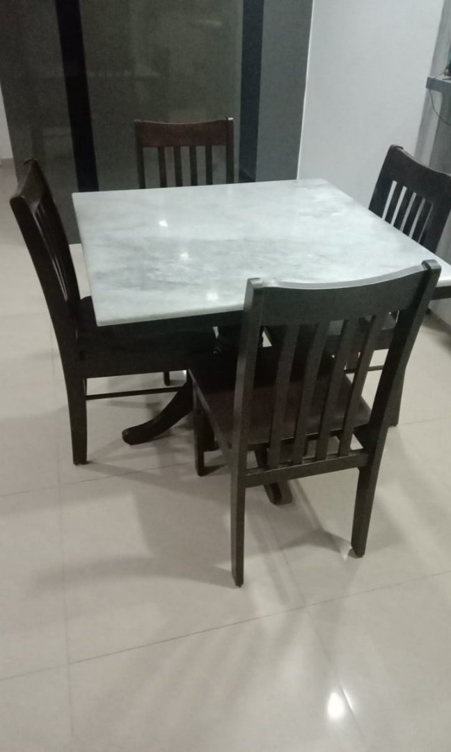 4 seater dining table for free, pls provide own transportation
