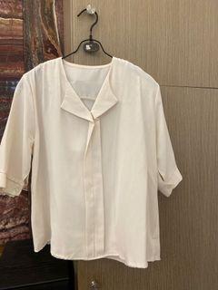 杏色打褶翻領上衣