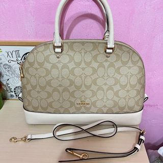 (Category: ) located in . Submitted by thewwardrobe (Listing ID 1154616704, Image 1). Description: .