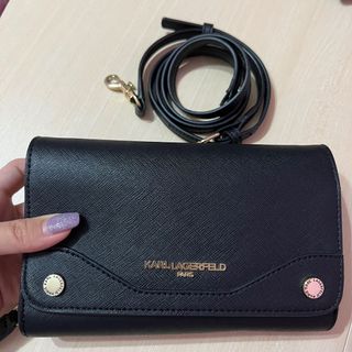 (Category: ) located in . Submitted by thewwardrobe (Listing ID 1154617734, Image 1). Description: .