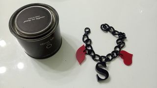 鄭秀文 Sammi -《Show Mi》世界巡迴演唱會 官方限量 紀念收藏品 《Kiss Mi 819 限量手鏈 手鍊》 精美鐵罐包裝64235022200961110