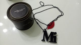 鄭秀文 Sammi -《Show Mi》世界巡迴演唱會 官方限量 紀念收藏品 《Kiss Mi 819 限量頸鏈 頸鍊》 精美鐵罐包裝64235022265857110