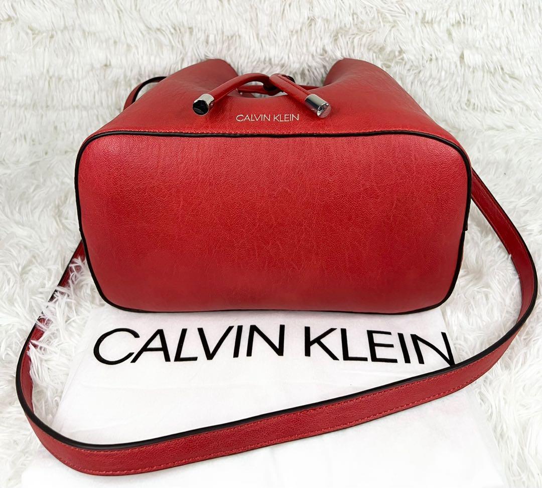 CALVIN KLEIN CK Gabrianna Red Large Bucket Bag Crossbody, Women's Fashion,  Bags & Wallets, Cross-body Bags on Carousell