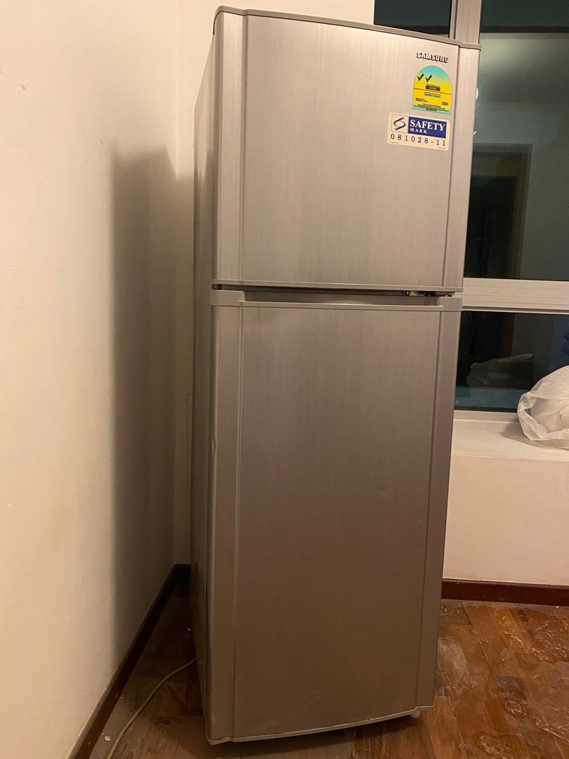 Cheap and good condition fridge, TV & Home Appliances, Kitchen