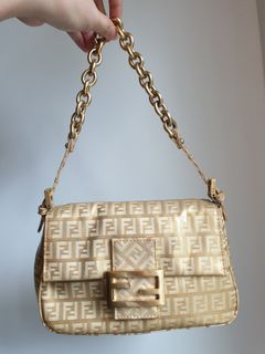 LV Pochette. Anyone have it? Do you like the 90s style or is it uncool  looking? But this is always sold out ☹️ : r/handbags