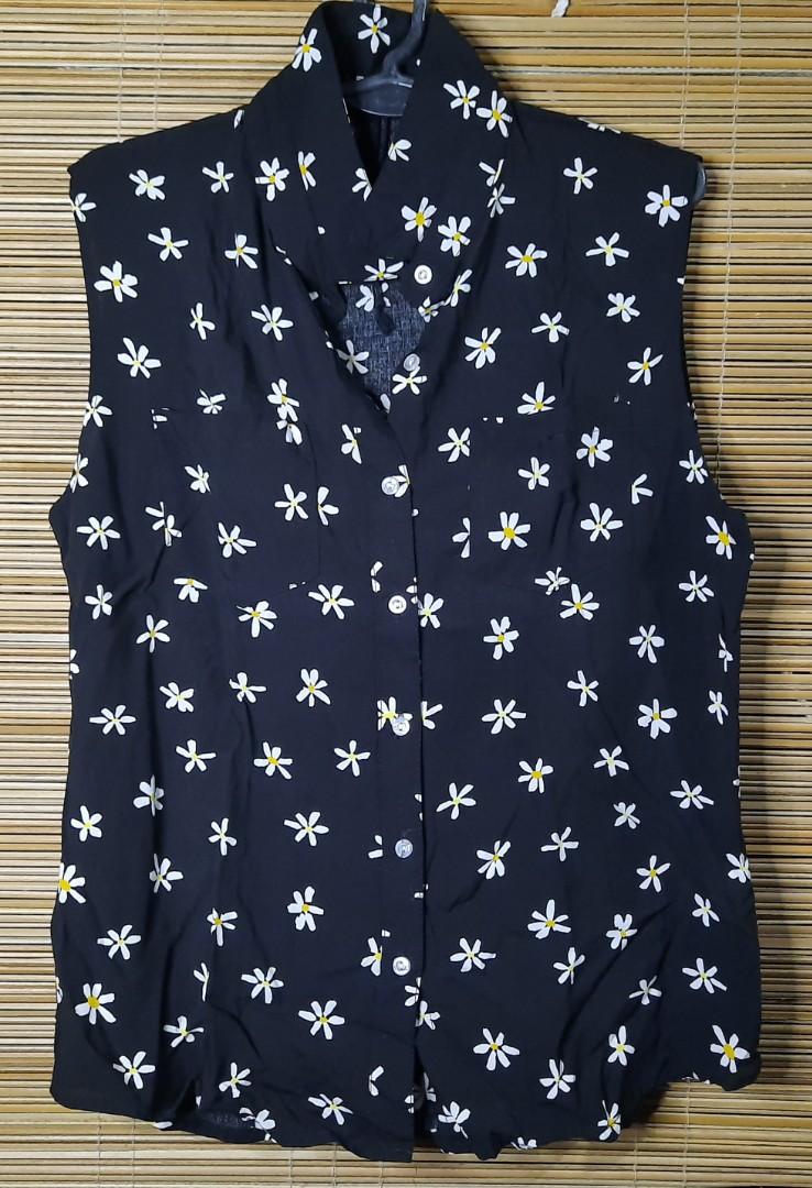 Floral sleeveless top (Category: Sleeveless) located in San Jose del Monte. Submitted by gnerk11 (Listing ID 1154757767, Image 1). Description: Never worn. SizeL BNY.
