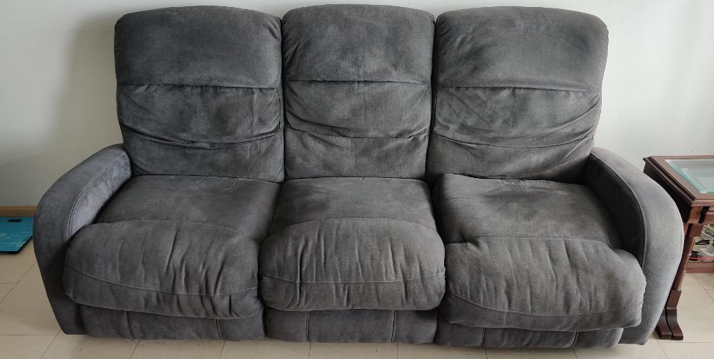 Negotiable price Heavily used Recliner Sofa with Fabric upholstery