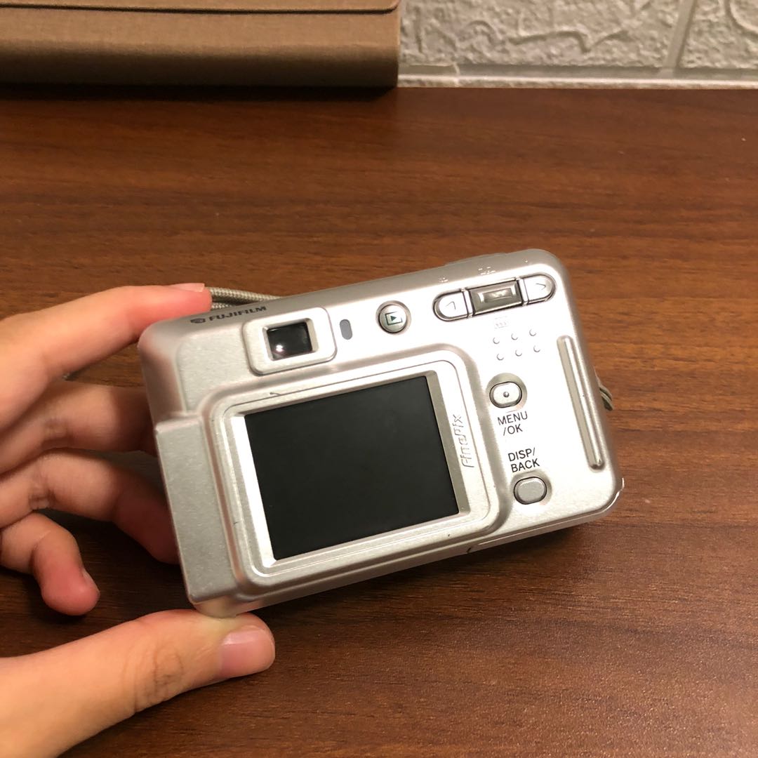 Fujifilm finepix A400, Photography, Cameras on Carousell