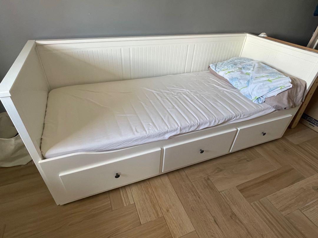 Hemnes Daybed with 3 drawers, Furniture & Home Living, Bedding