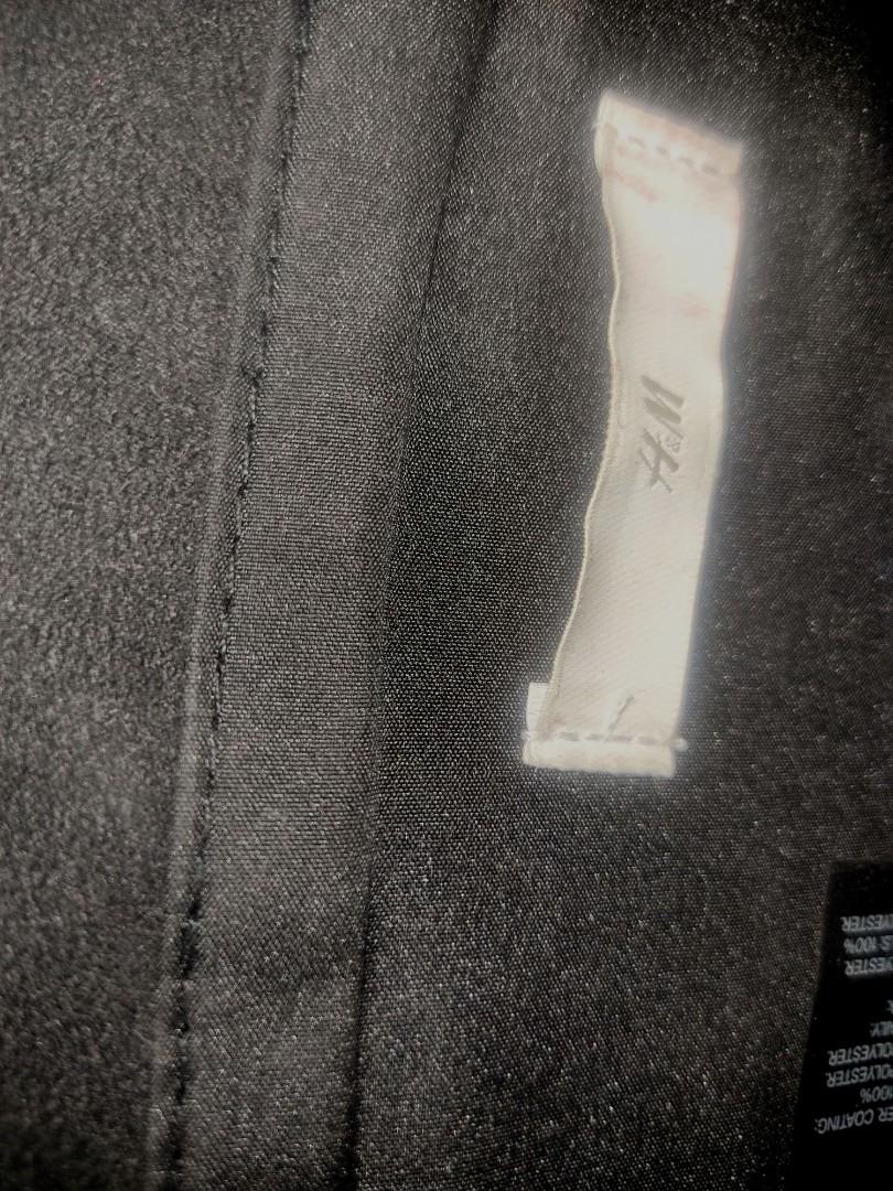 H&M leather woven bag (Category: Cross-body Bags) located in Angeles City. Submitted by Archive21 (Listing ID 1154633619, Image 3). Description: Authentic H&M woven bag Used Once. 9.5/10 condition Shipping to be handled by the buyer Mode of Payment: Gcash Courier: LBC.