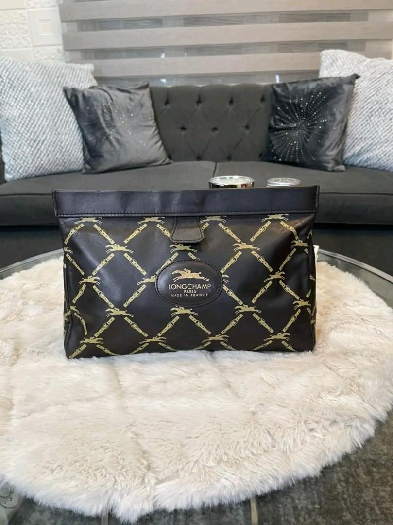 Longchamp clutch (Category: Luxury Bags & Wallets) located in Butuan. Submitted by jen_pre (Listing ID 1154685239, Image 1). Description: .