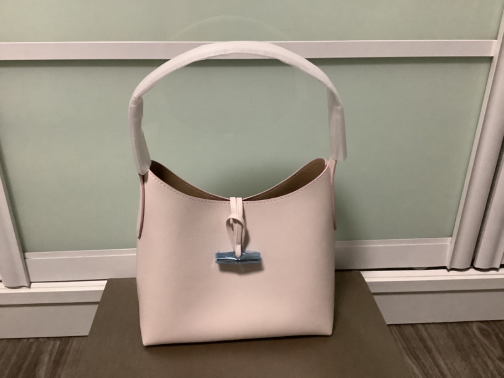 Longchamp Roseau Shoulder Bag M, Luxury, Bags & Wallets on Carousell