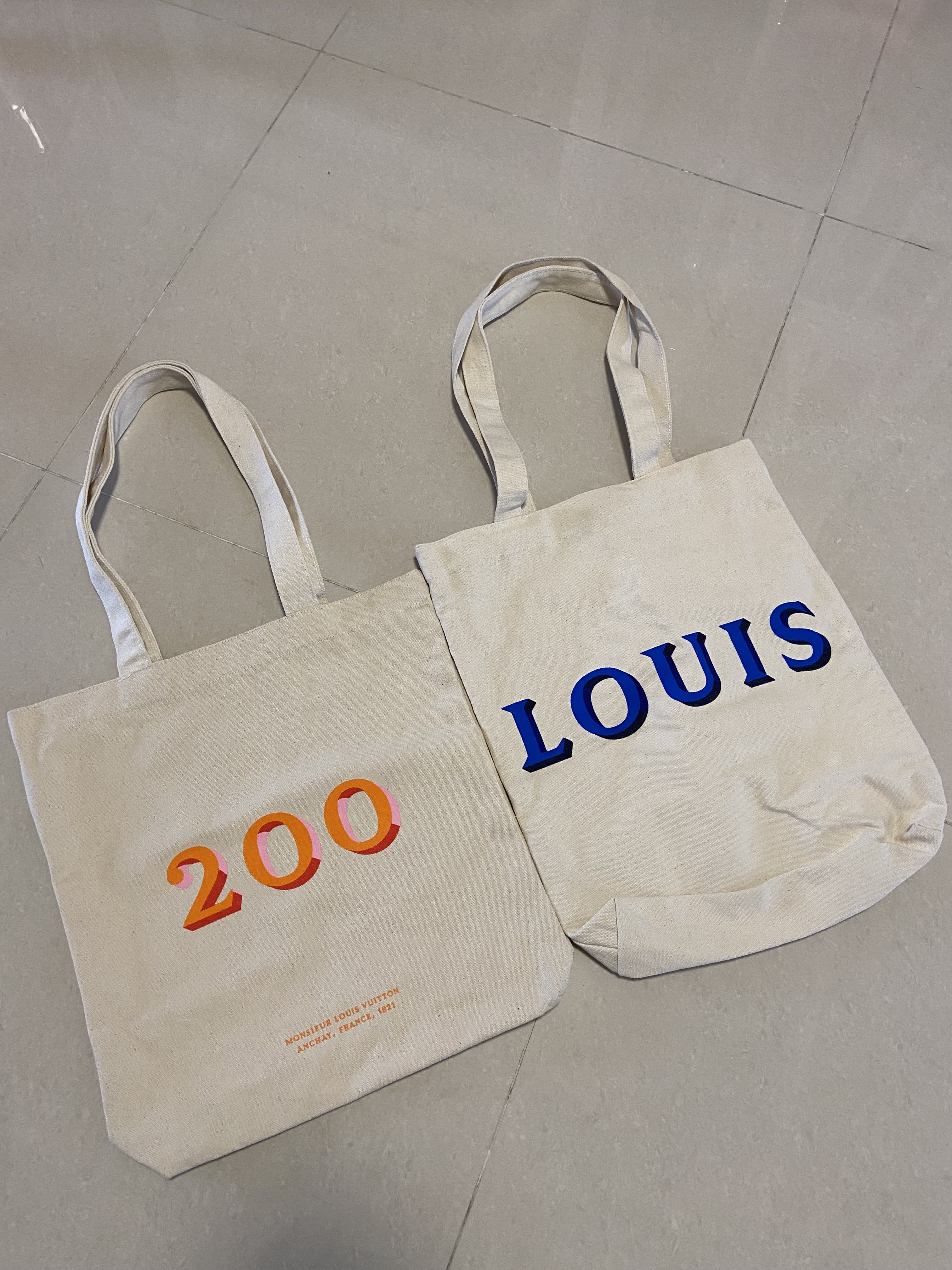 💯 Authentic Louis Vuitton 200 tote bag , Luxury, Bags & Wallets