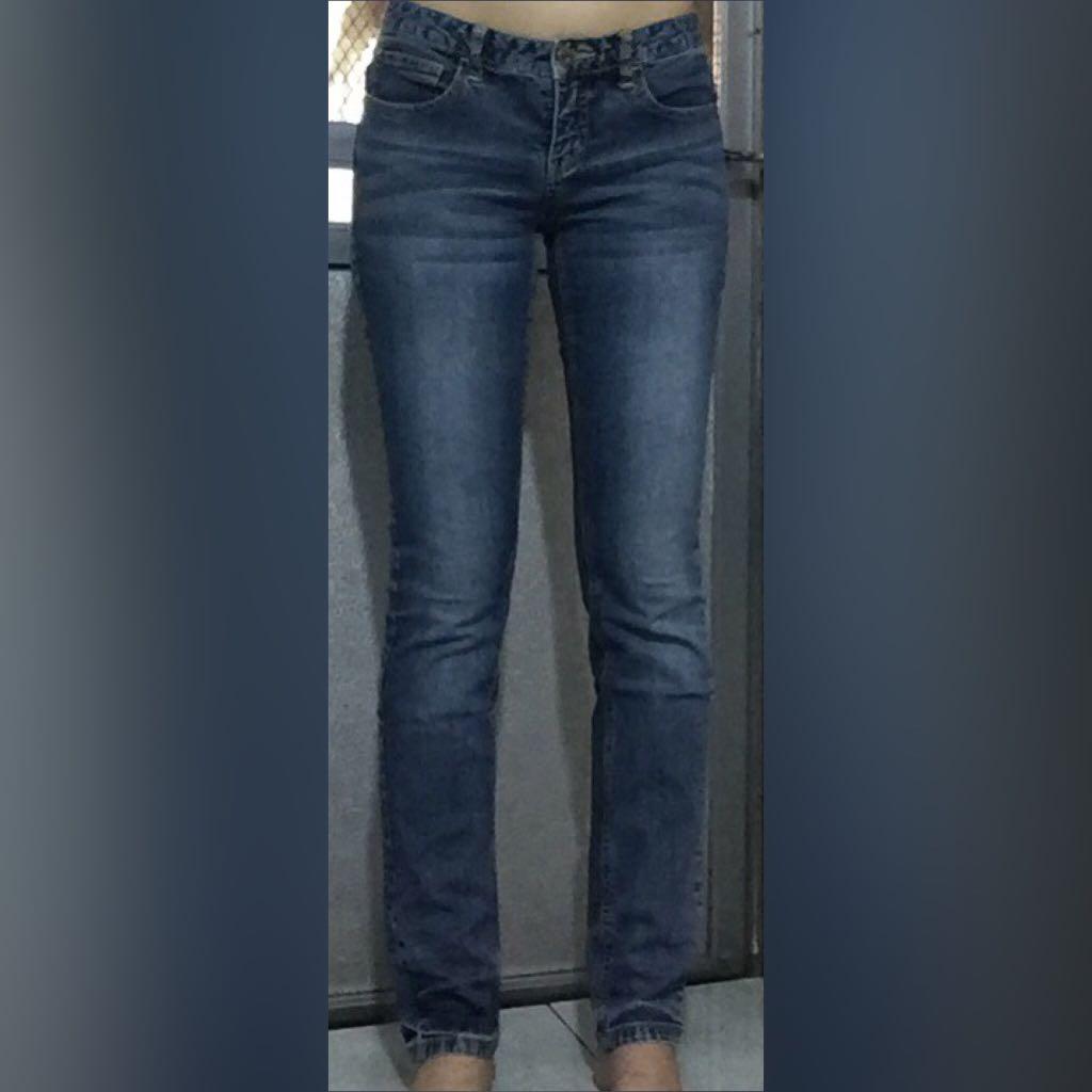 Low rise slim tapered jeans (Category: Jeans) located in Batangas. Submitted by mad__max (Listing ID 1154640135, Image 1). Description: Actual pic posted Size 27 on tag (32 on medida) Length 100 cm Mop: gcash (payment first).