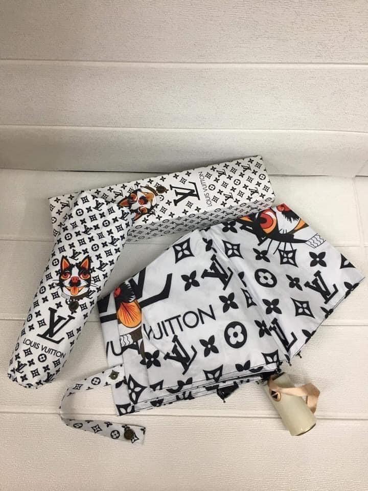 Imported Louis Vuitton White Umbrella ☂️, Hobbies & Toys, Travel, Umbrellas  on Carousell