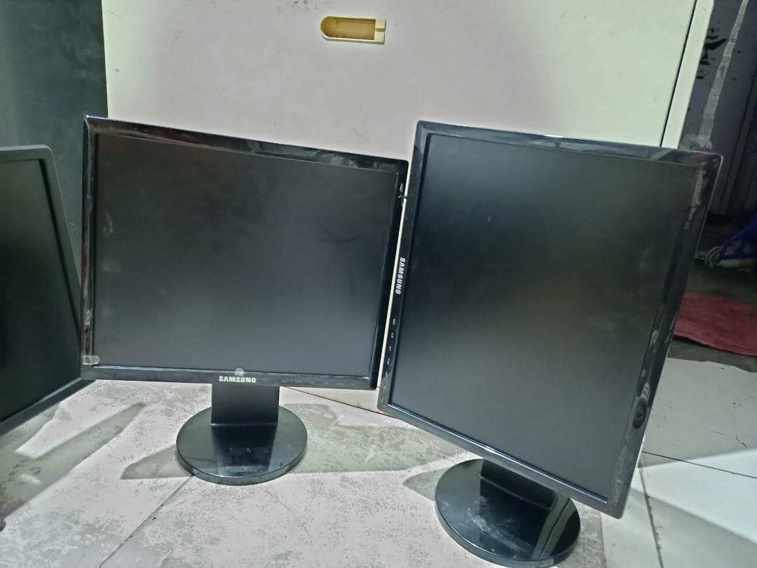 MONITOR 17 INCHES SQUARE ROTATETABLE, Computers & Tech, Parts