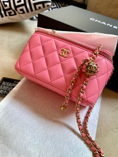 (Category: ) located in . Submitted by shopluxlovers (Listing ID 1154629047, Image 1). Description: .