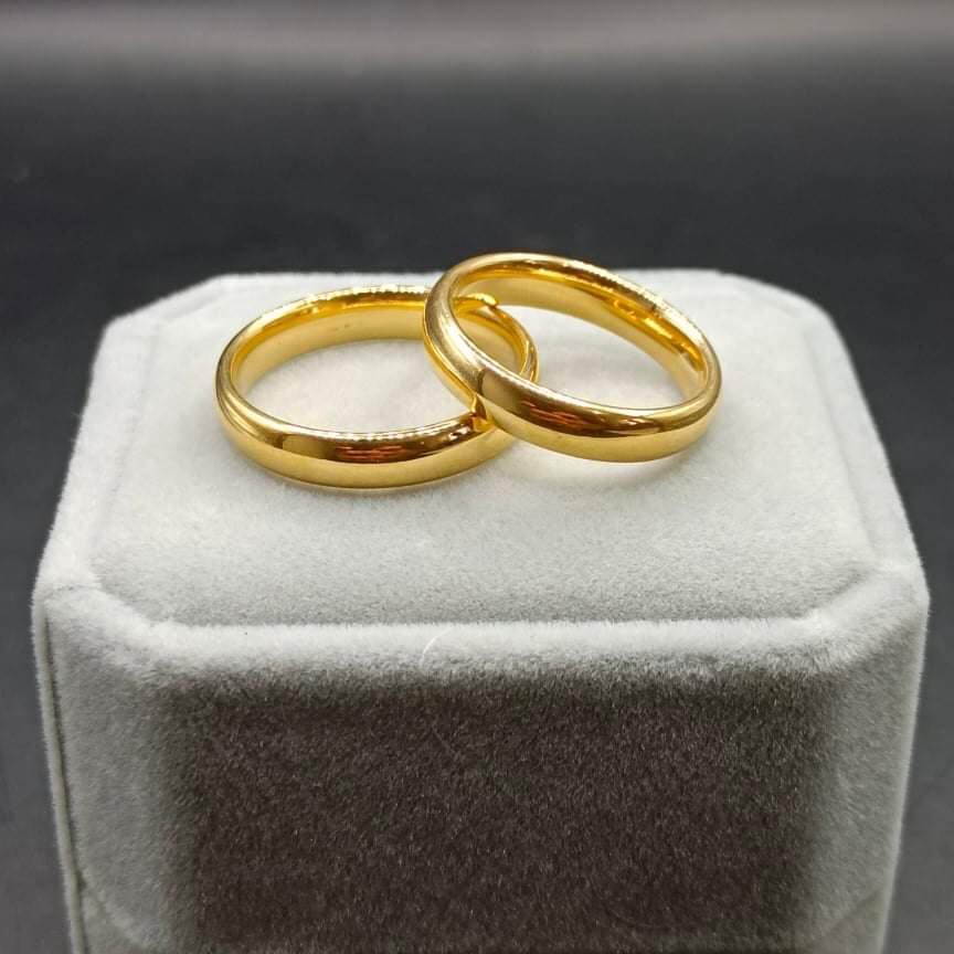 Plain gold store couple rings
