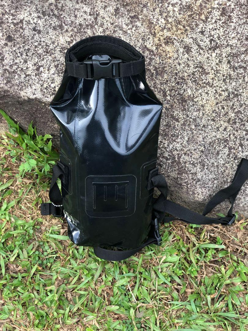 WATERPROOF MEI HUNTINGTON SURF SLING BAG NOSWT, Men's Fashion, Bags