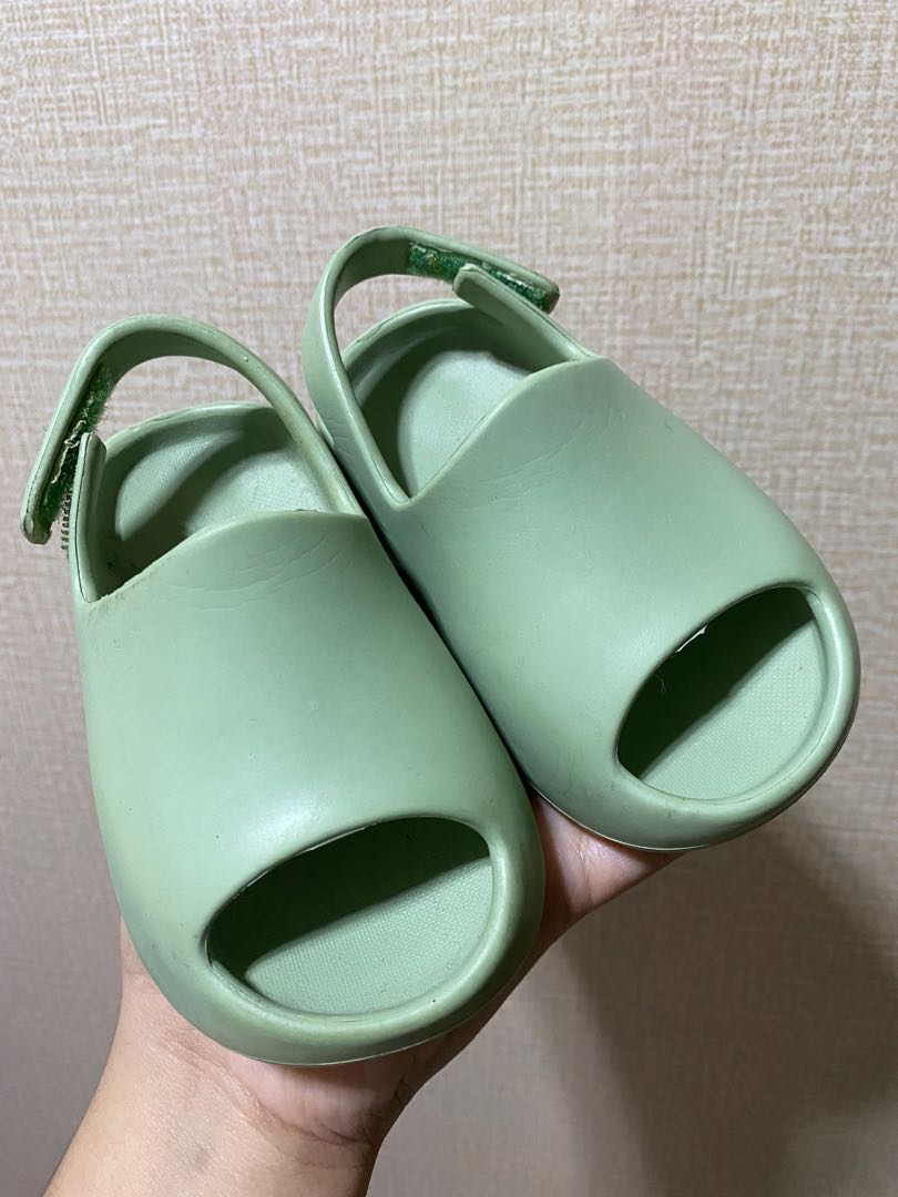 Yeezy sandals dupe outlet
