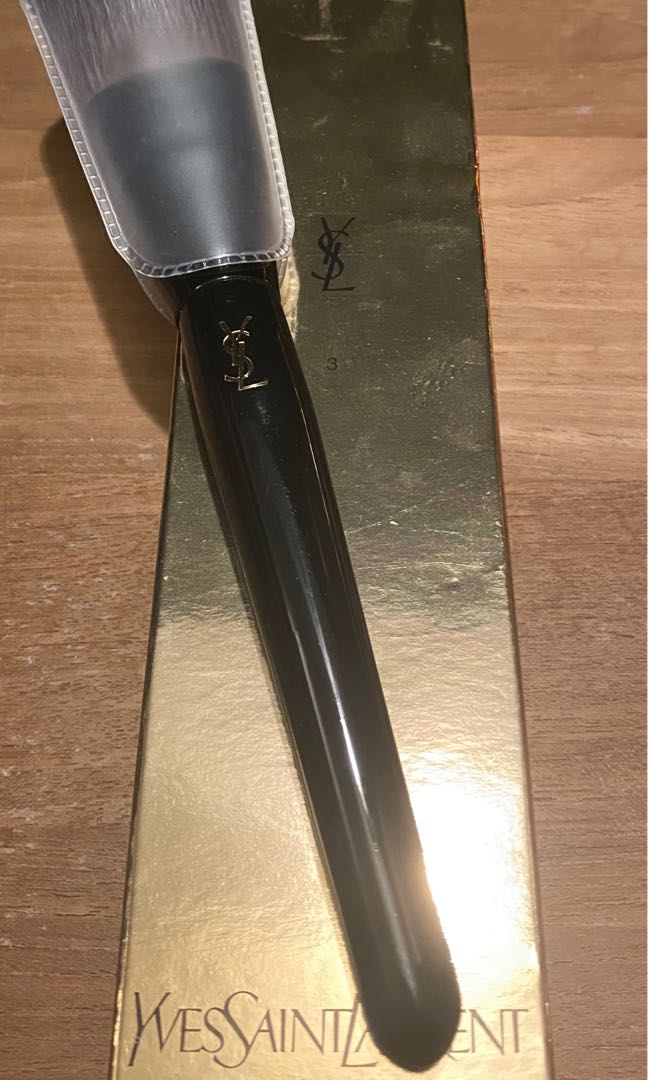 YSL powder brush no. 3, Beauty & Personal Care, Face, Makeup on Carousell