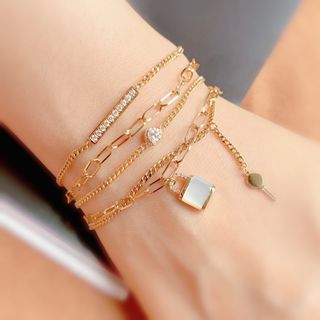 開啟幸福之匙貝母18k玫瑰金鑽石手鏈
Key & Moth of Pearl Diamond 18k Rose Gold Bracelet64226038553347110