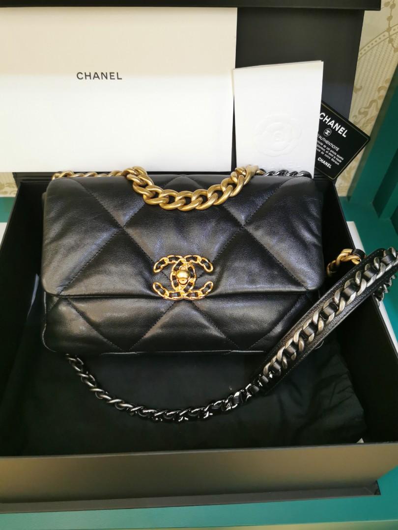 UNBOXING CHANEL 19 MINI POUCH - BLACK GOATSKIN AND GOLD HARDWARE 