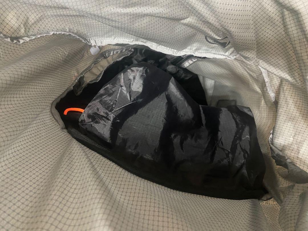 Backpack （分類：背包）位於 Hong Kong。 由 sunshine.girl_o.o 提交（商品編號 1154768370，圖片 4）。簡介： https://www.mammut.com/int/en/products/2530-00360-00087/ducan-spine-28-35-women 3回使用，原價$2400。