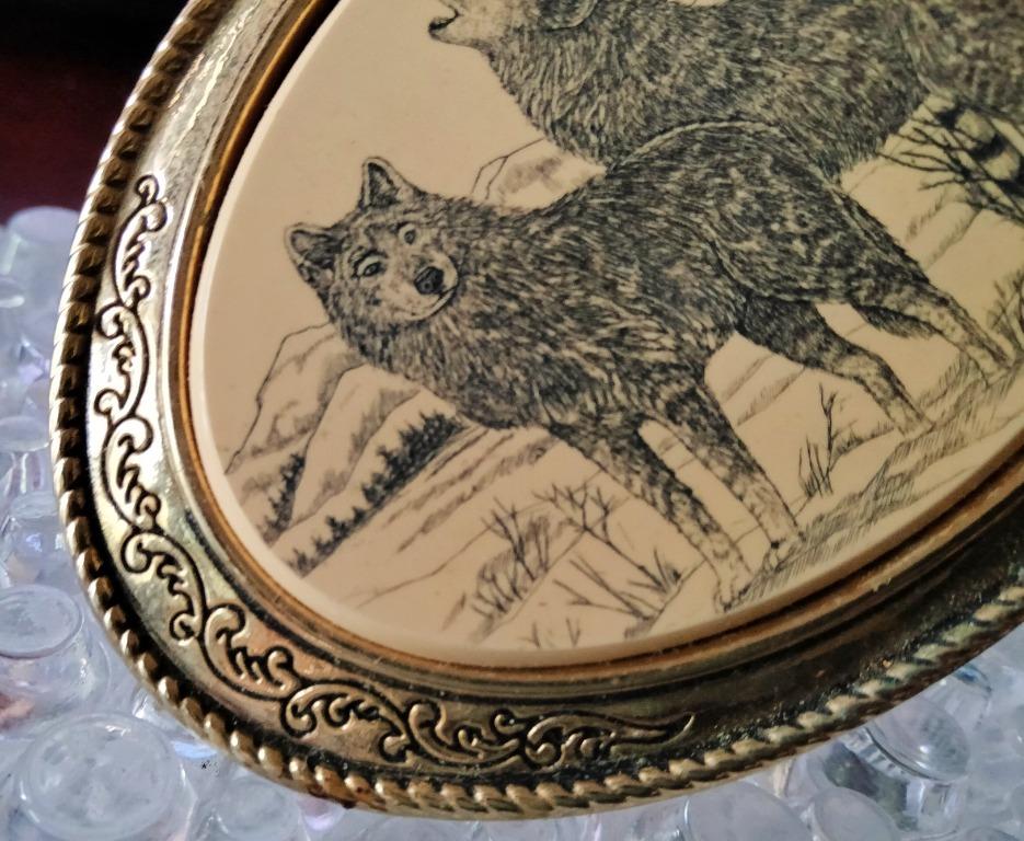 OFFER! Vintage Belt Buckle Barlow Scrimshaw Carved Painted Art Wolf
