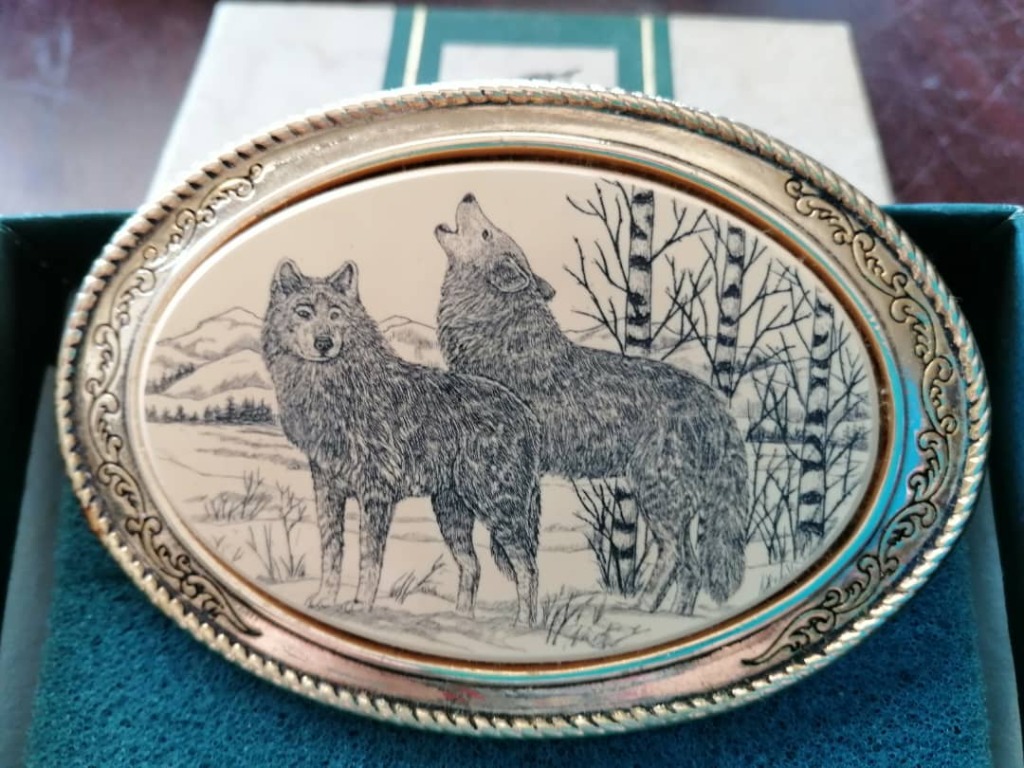 OFFER! Vintage Belt Buckle Barlow Scrimshaw Carved Painted Art Wolf