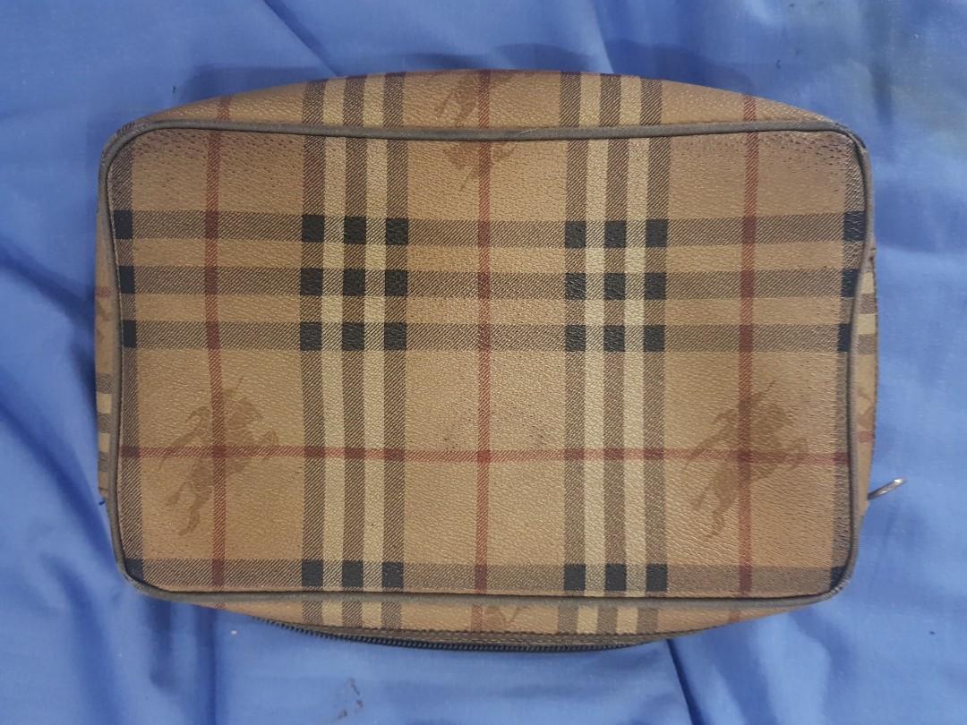 Burberry Clutch bag (Category: Luxury Bags & Wallets) located in Antipolo. Submitted by capizexport (Listing ID 1154809814, Image 2). Description: Burberry clutch bag price 3.5 k heavily used piping needs fixing authentic.