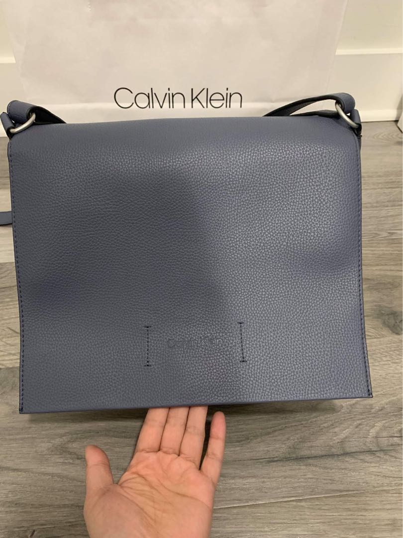 Calvin klein messenger bag mens deals
