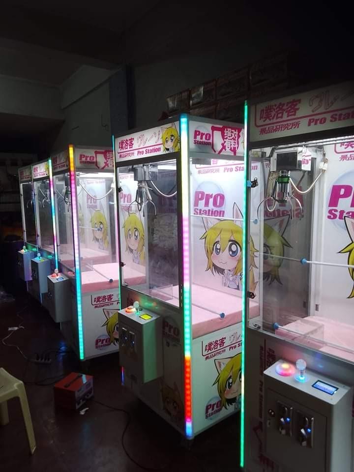 Claw machine sale (Category: Designer & Blind Box Toys) located in Manila. Submitted by patsamtanong2772 (Listing ID 1148516297, Image 2). Description: 0956 885 0168 claw machine limited edition sale call asap.