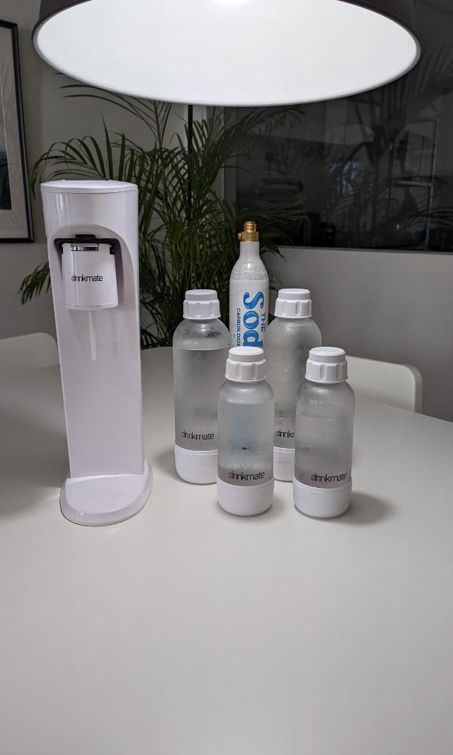 Drinkmate water carbonator / sparkling water maker set with CO2