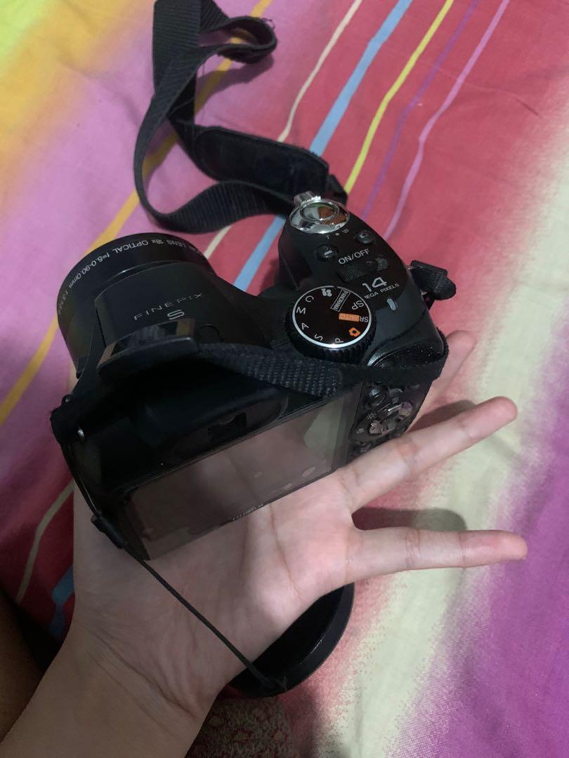 Fujifilm Digital Camera Finepix S with free pouch (Category: Cameras) located in Quezon City. Submitted by probablyblythes (Listing ID 1154898367, Image 3). Description: No damage. Still working but dint have batteries. Gcash plus sf. QC Loc.