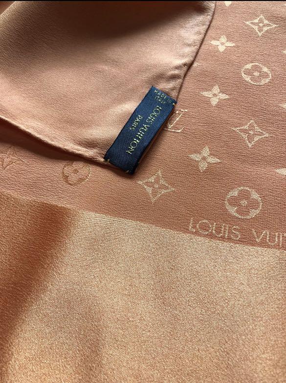Authentic LOUIS VUITTON Material 100% silk scarf Length 80cm Width 80cm No  Box