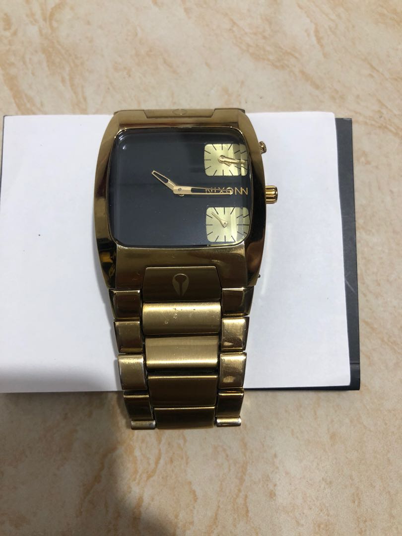 Nixon banks on sale gold