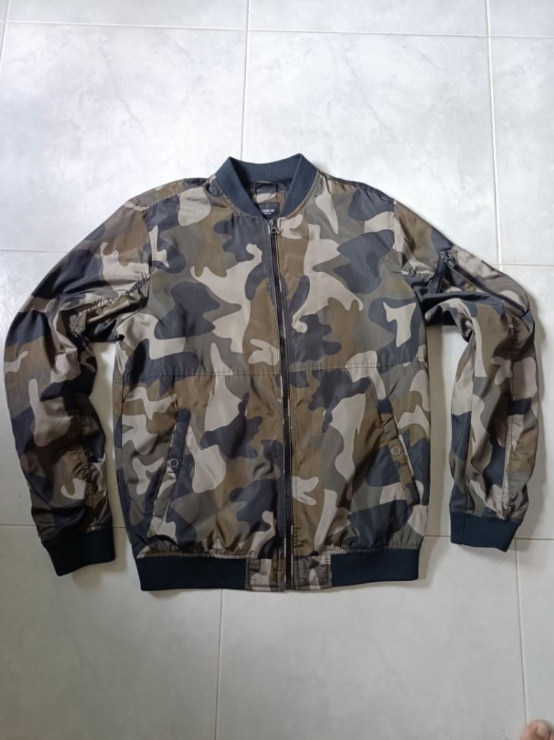 Pull and sales bear camo jacket