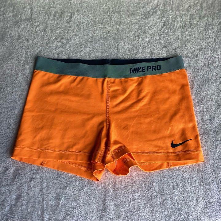 Set of Nike Pro sports bra and shorts (Orange) / S size, Men's Fashion,  Activewear on Carousell