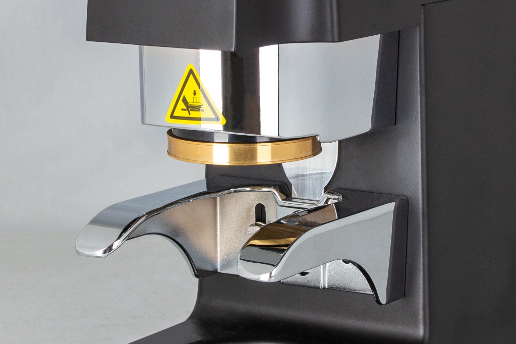 WPM Slingshot Kilo Automatic Coffee Tamper Black, 家庭電器, 廚房電器, 咖啡機及