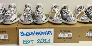 (Category: ) located in . Submitted by sneakerpapi (Listing ID 1154932580, Image 1). Description: .