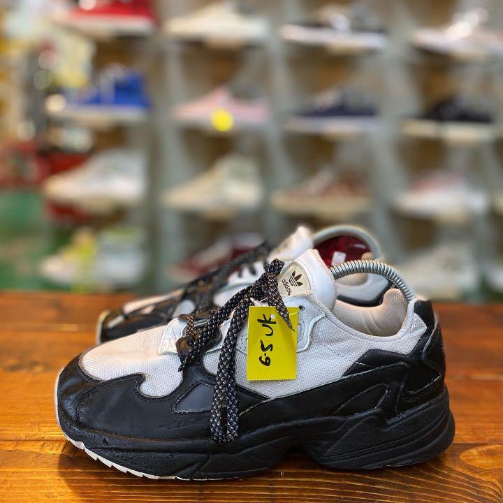 Adidas discount falcon male
