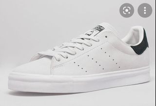 (Category: ) located in . Submitted by sneakers_27 (Listing ID 1155109655, Image 1). Description: .