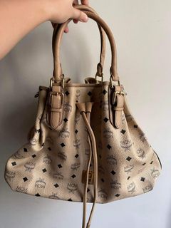 (Category: ) located in . Submitted by stylevine (Listing ID 1155044544, Image 1). Description: .
