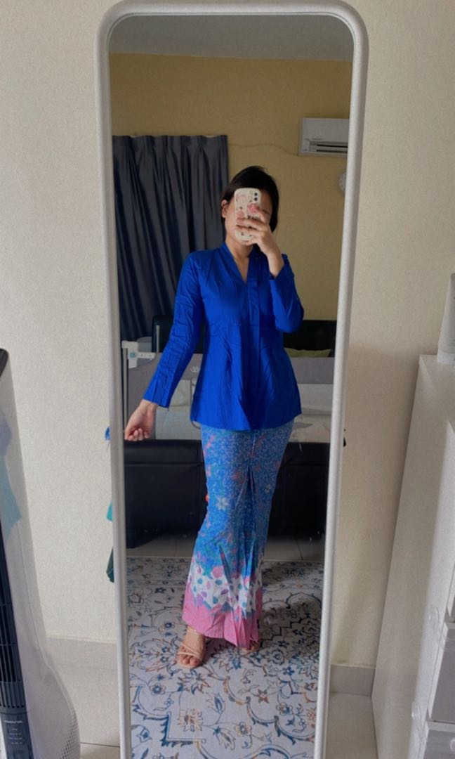 Baju kebaya royal blue top